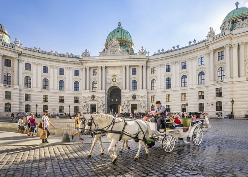 Cung Điện Hoàng Gia Hofburg - Tour Châu Âu 11 Ngày