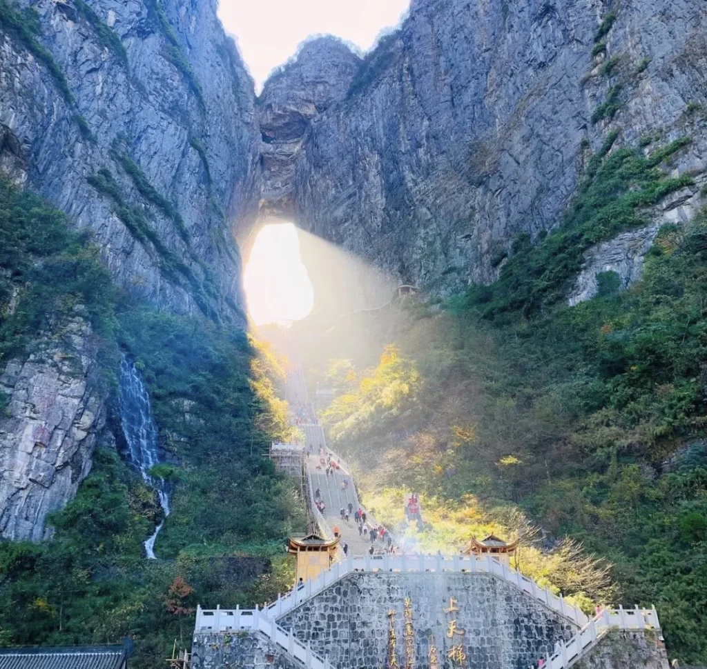 Tour Trung Quốc: Nghi Xương – Trương Gia Giới – Thiên Môn Sơn – Phượng Hoàng Cổ Trấn | 6N5D Bay Qingdao Airlines