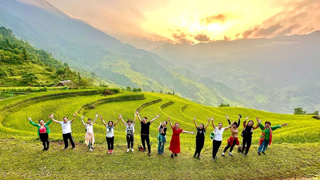 Khám Phá Vòng Cung Đông Bắc Việt Nam: Hành Trình Thiên Nhiên Hoang Sơ | Hoàng Việt Travel