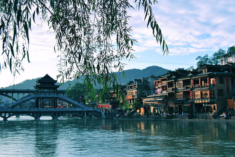 Tour Trường Sa – Phượng Hoàng Cổ Trấn Trương Gia Giới – Thiên Tử Sơn – Thường Đức 5N4Đ bay