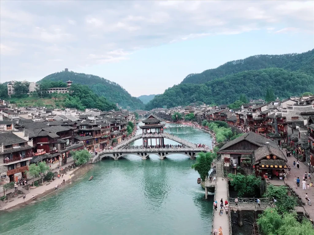 Khám Phá Trung Hoa | Nghi Xương – Đập Tam Hiệp – Trương Gia Giới – Thất Tinh Sơn – Phượng Hoàng Cổ Trấn | 5N4Đ Bay Qingdao Airlines