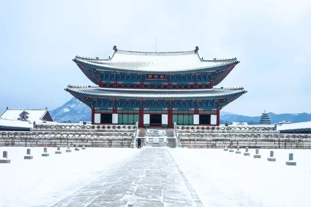 Cung điện Gyeongbokgung mùa đông tại Seoul