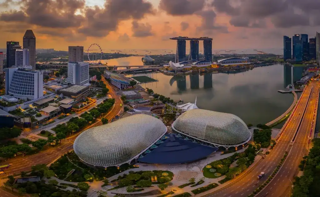 Tour Du Lịch Singapore Malaysia Từ Hà Nội tham quan Nhà hát Esplanade