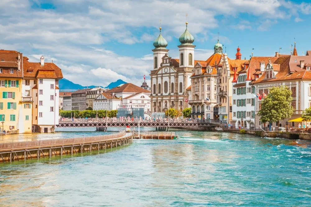 Tour Châu Âu Từ Hà Nội tham quan hồ lucerne