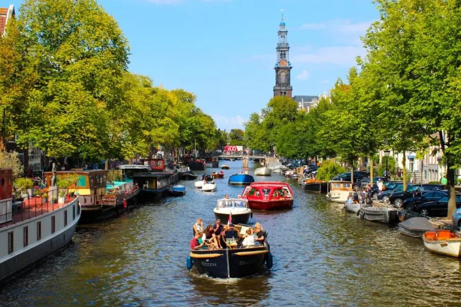 Tour Châu Âu Từ Hà Nội khám phá kênh đao Amsterdam