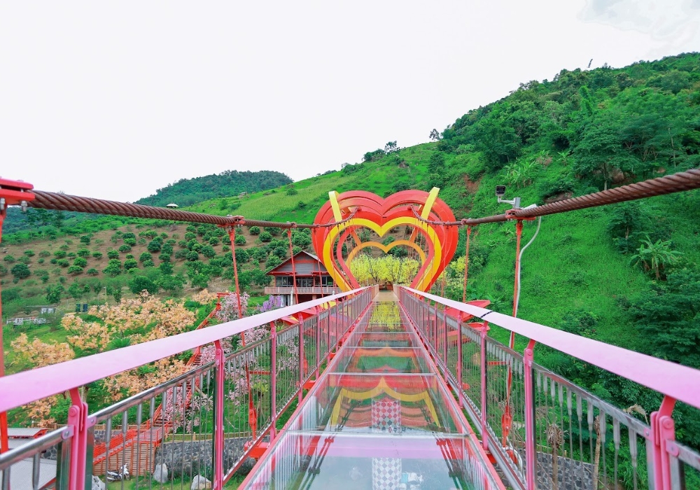 Cầu kính tình yêu