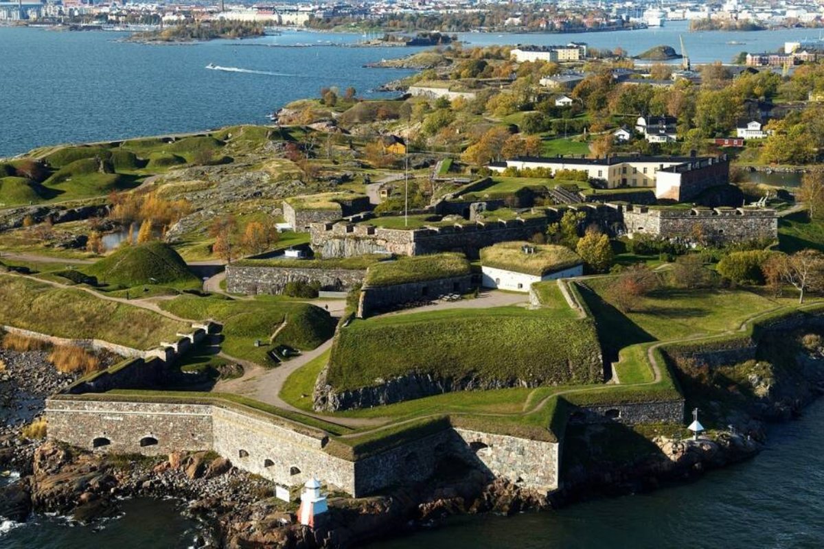Quần đảo pháo đài Suomenlinna cổ kính nằm ngoài khơi bờ biển Helsinki