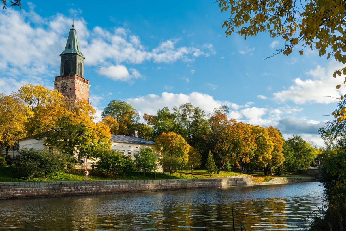 Lâu đài cổ Turku và bến cảng thơ mộng bên bờ biển Baltic