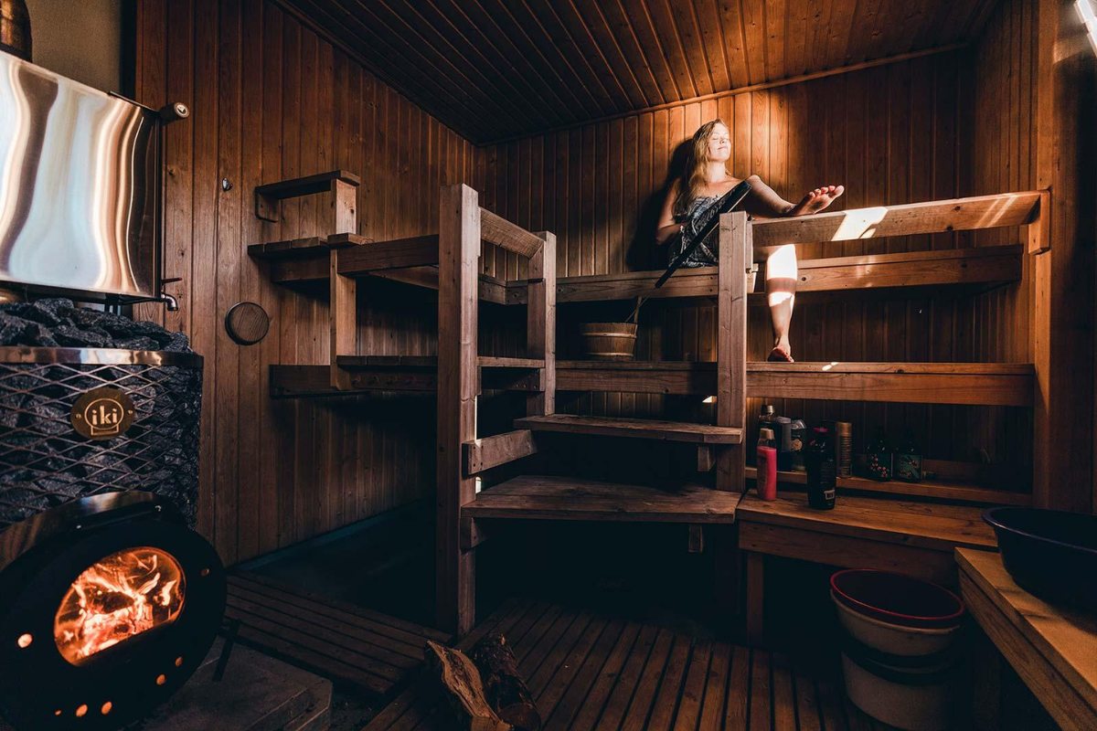Trải nghiệm văn hóa Sauna truyền thống tại các cabin gỗ ven hồ Phần Lan