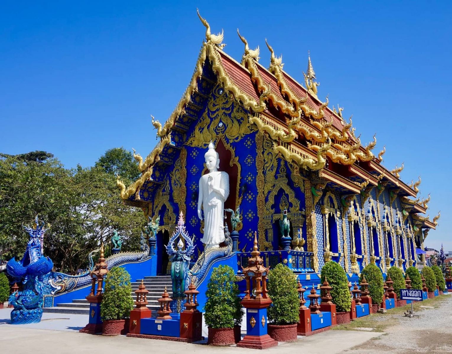 Chùa Xanh (Blue Temple)