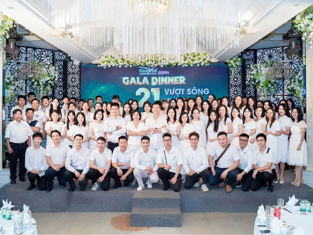 Hoàng Việt 21 năm – Vượt Sóng Vươn Xa